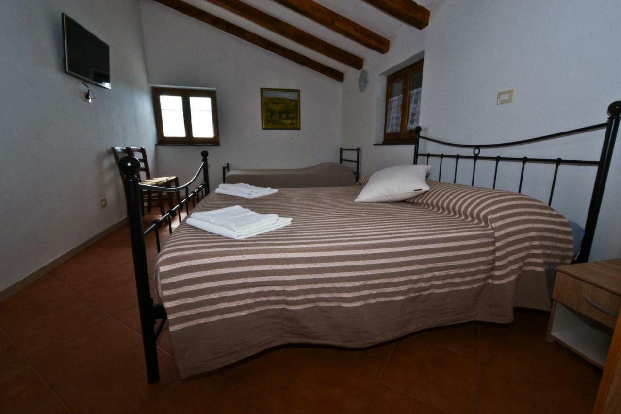 Rooms Agroturizam Romano Buje Eksteriør billede